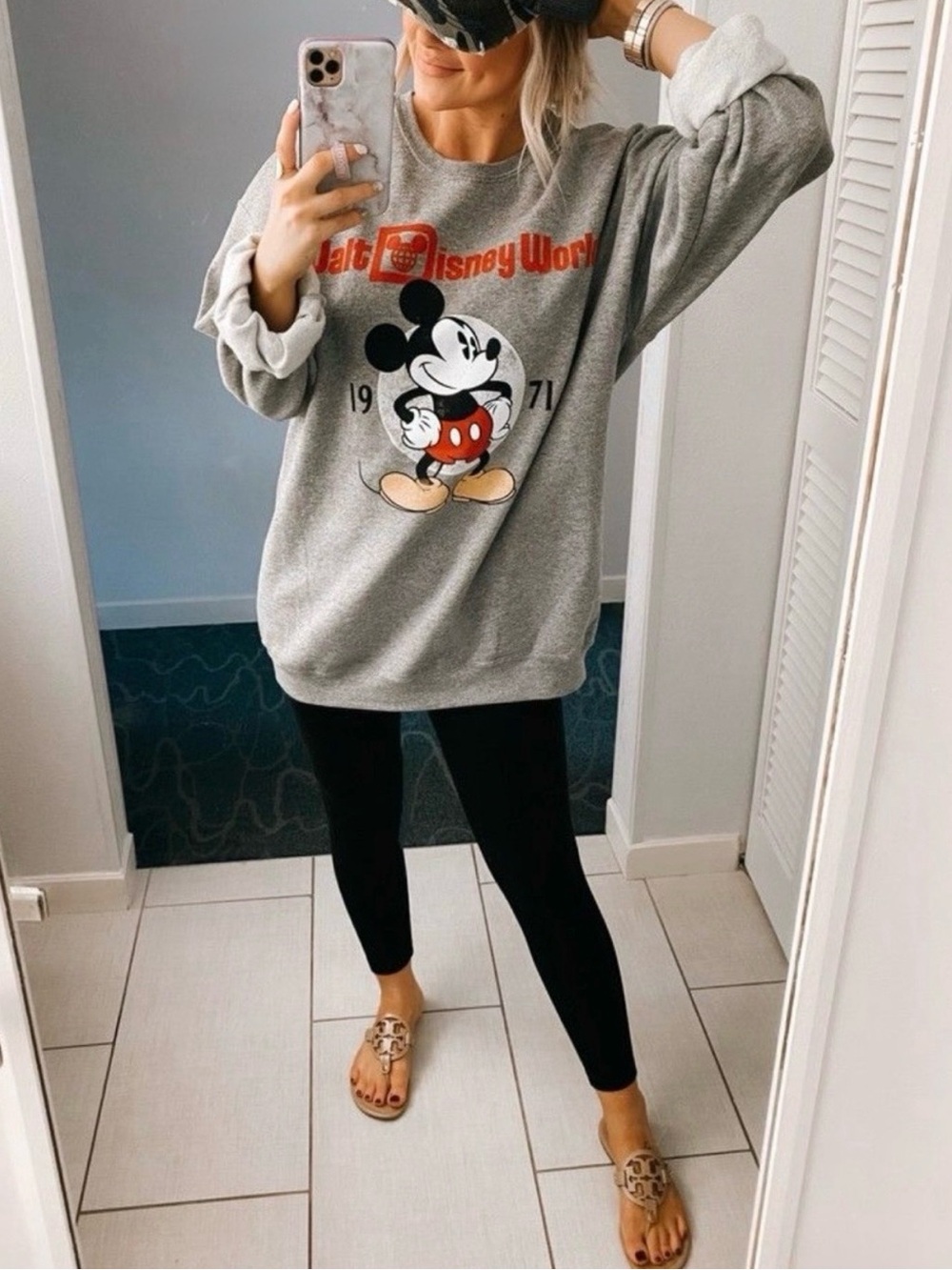 Walt Disney World Gray Crewneck Pullover Sweatshirt Mickey Mouse Adult Medium
